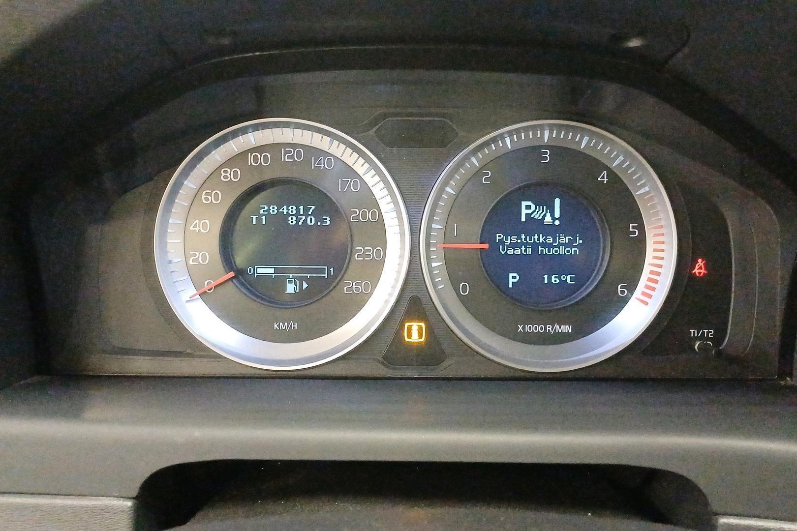 VOLVO V70 2011