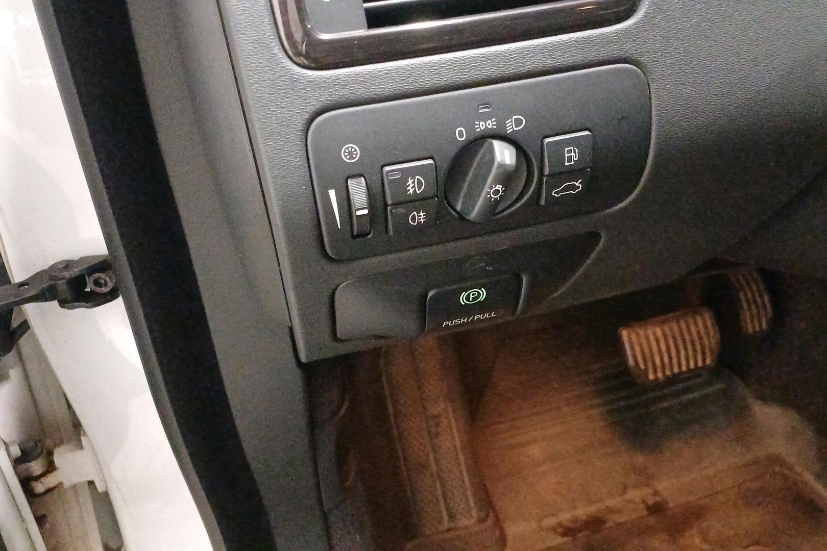 VOLVO V70 2011