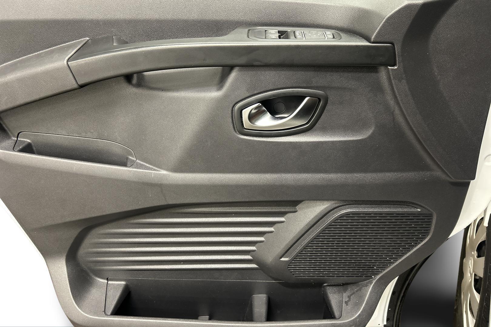 NISSAN Primastar 2025