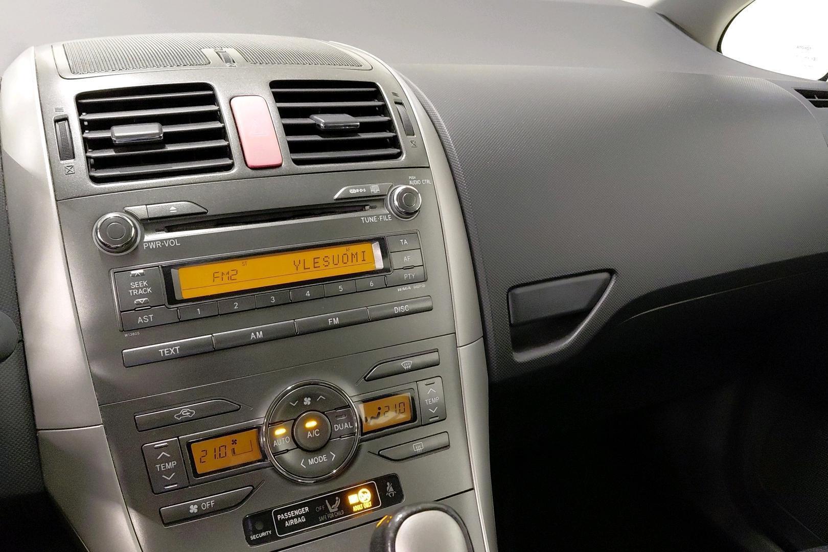 TOYOTA Auris 2008