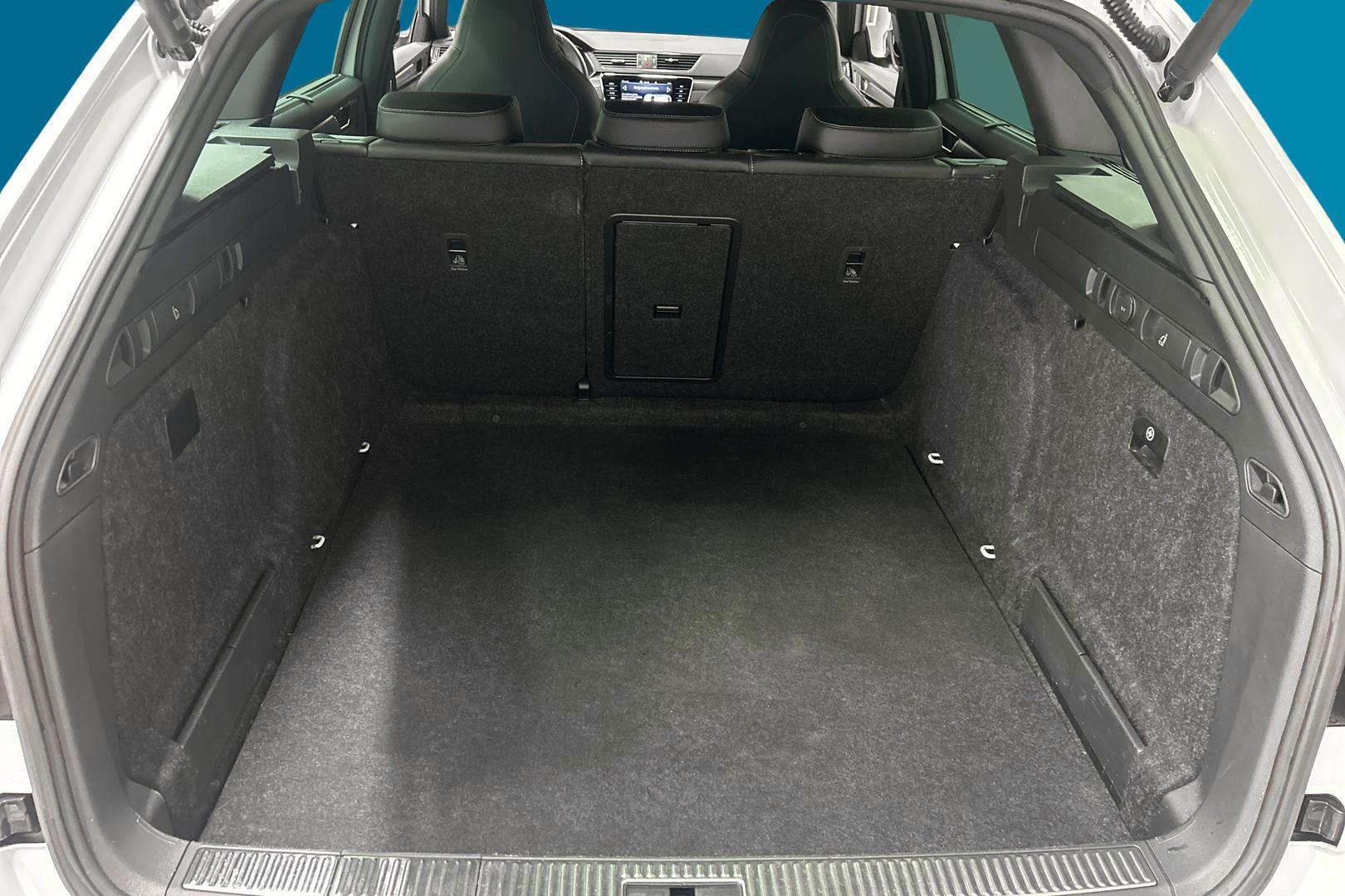 SKODA Superb 12