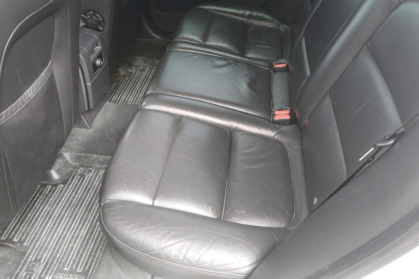 VOLVO V70 2010