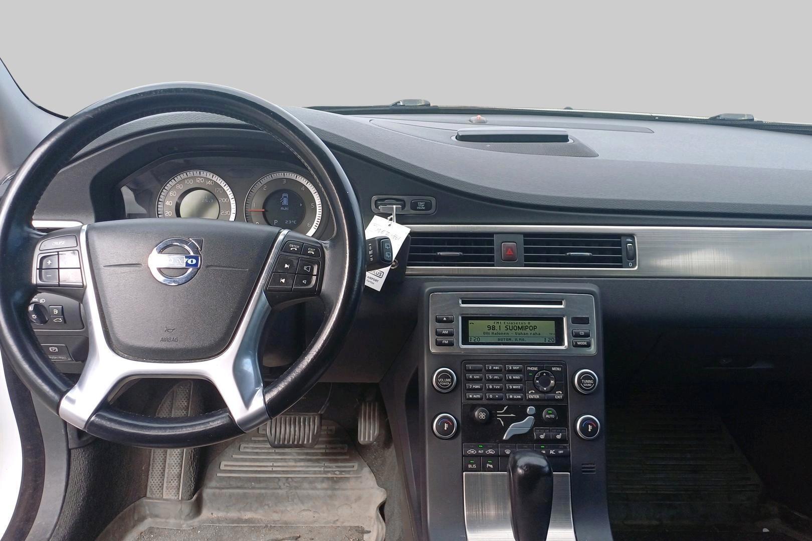 VOLVO V70 2010