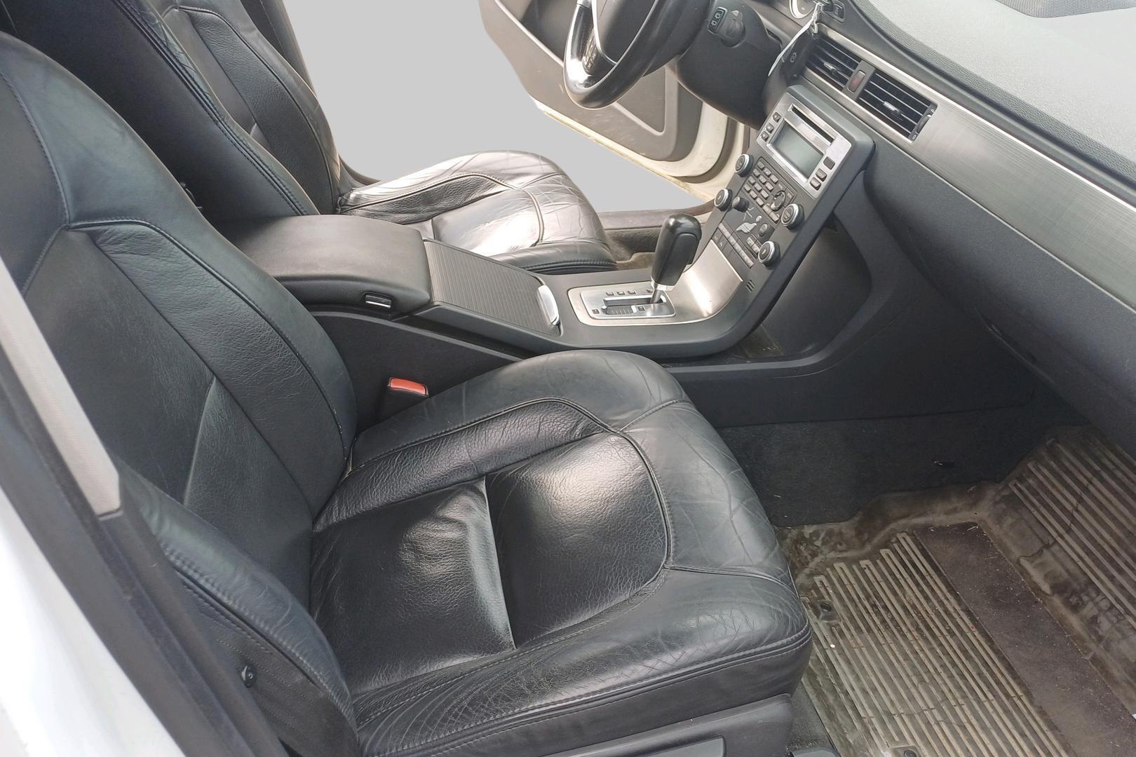VOLVO V70 2010
