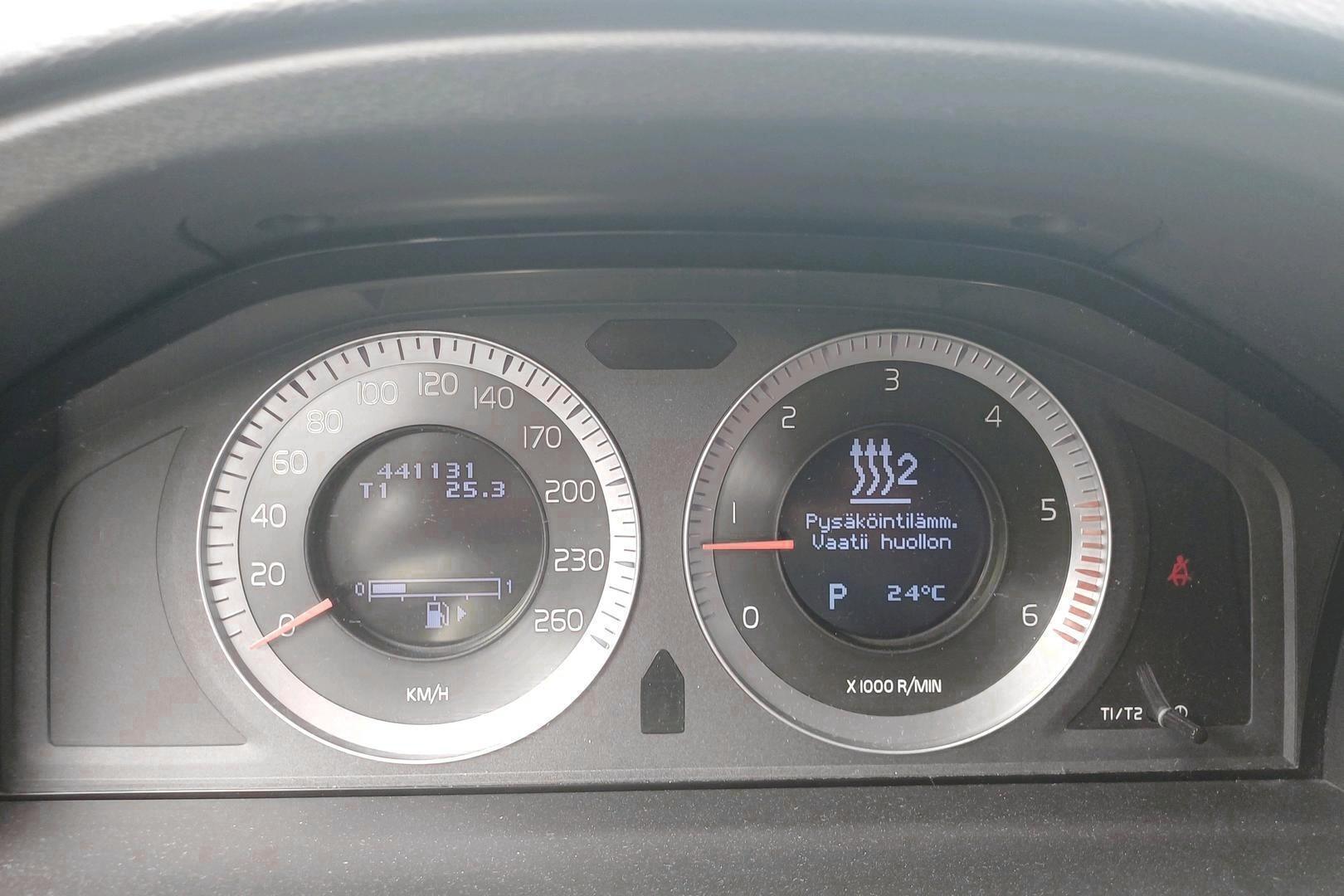 VOLVO V70 2010