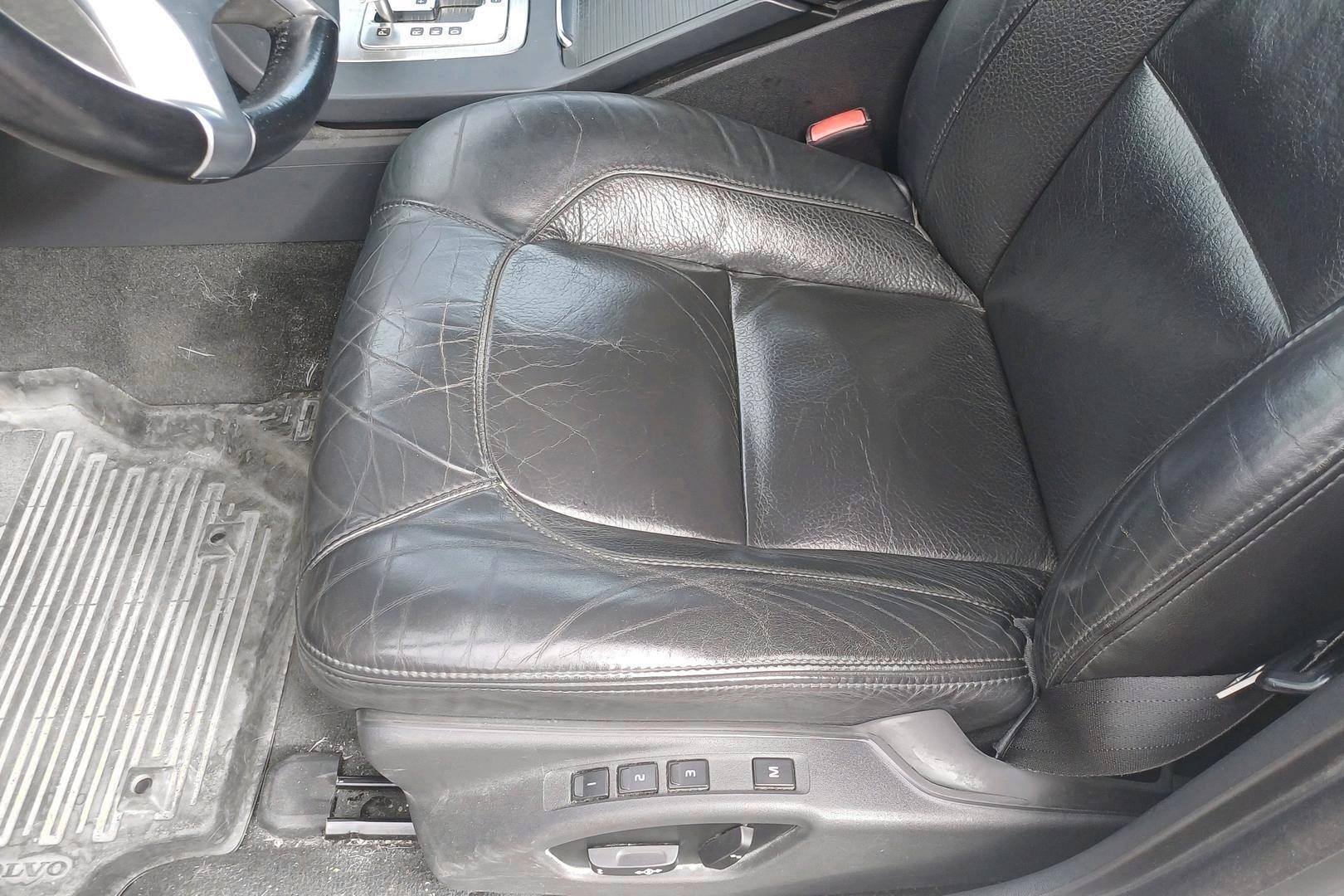 VOLVO V70 2010