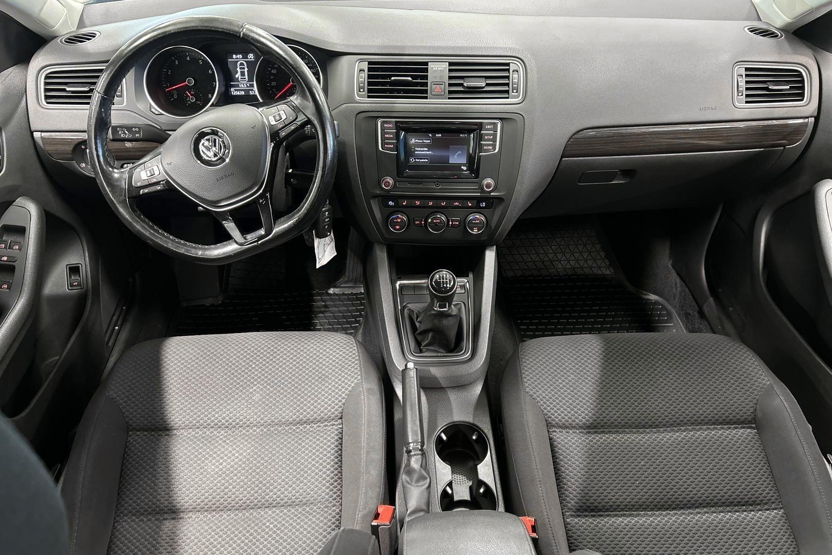 VOLKSWAGEN Jetta 11