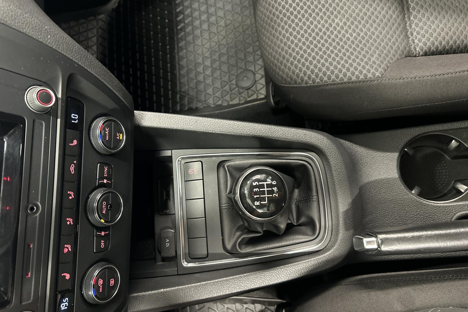 VOLKSWAGEN Jetta 16