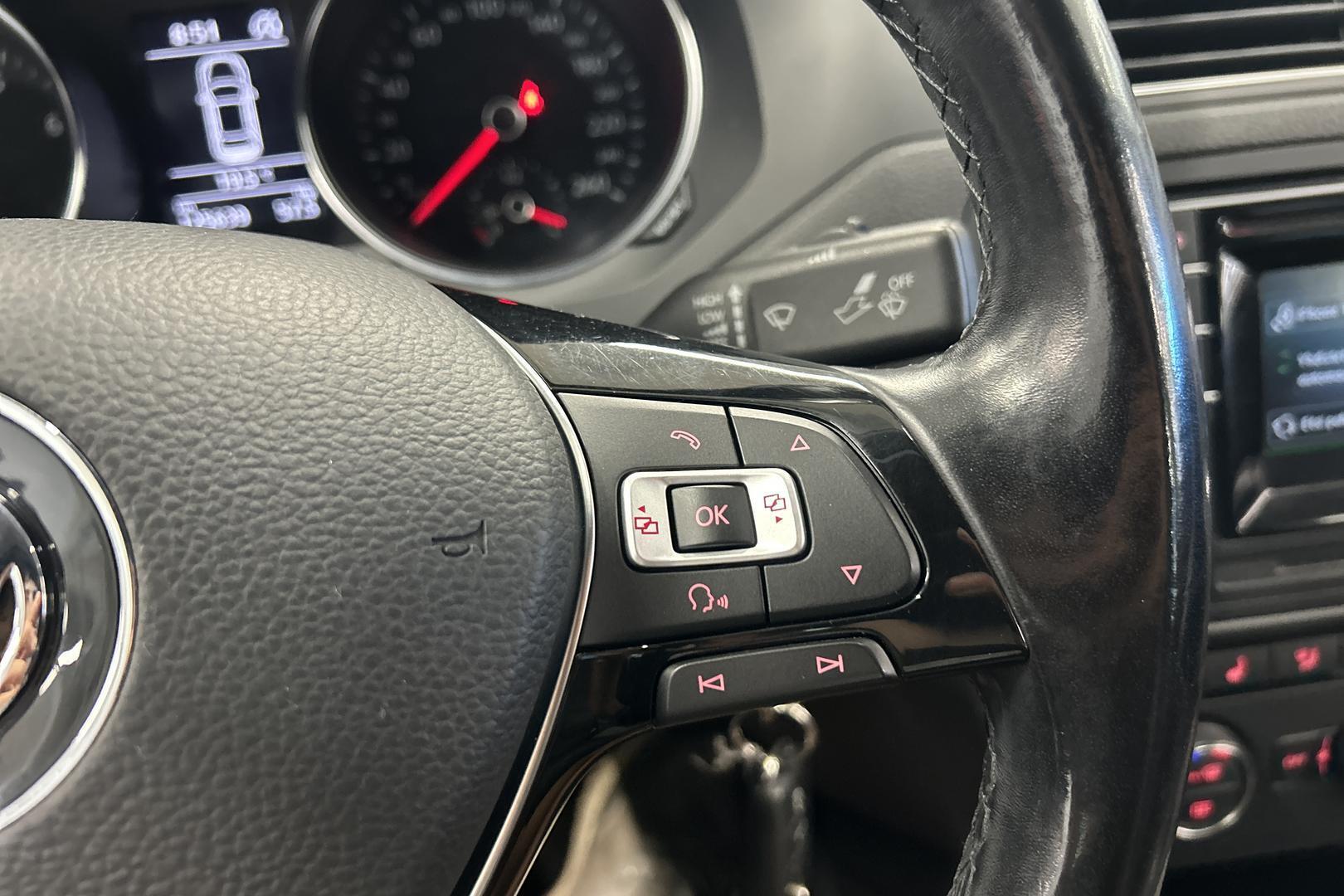 VOLKSWAGEN Jetta 17