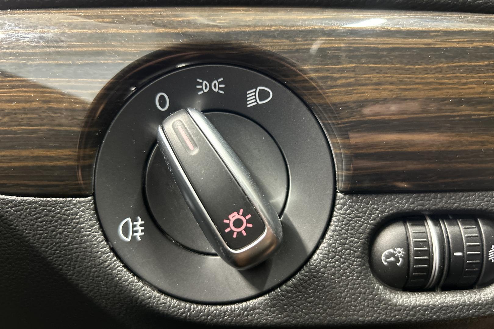 VOLKSWAGEN Jetta 19