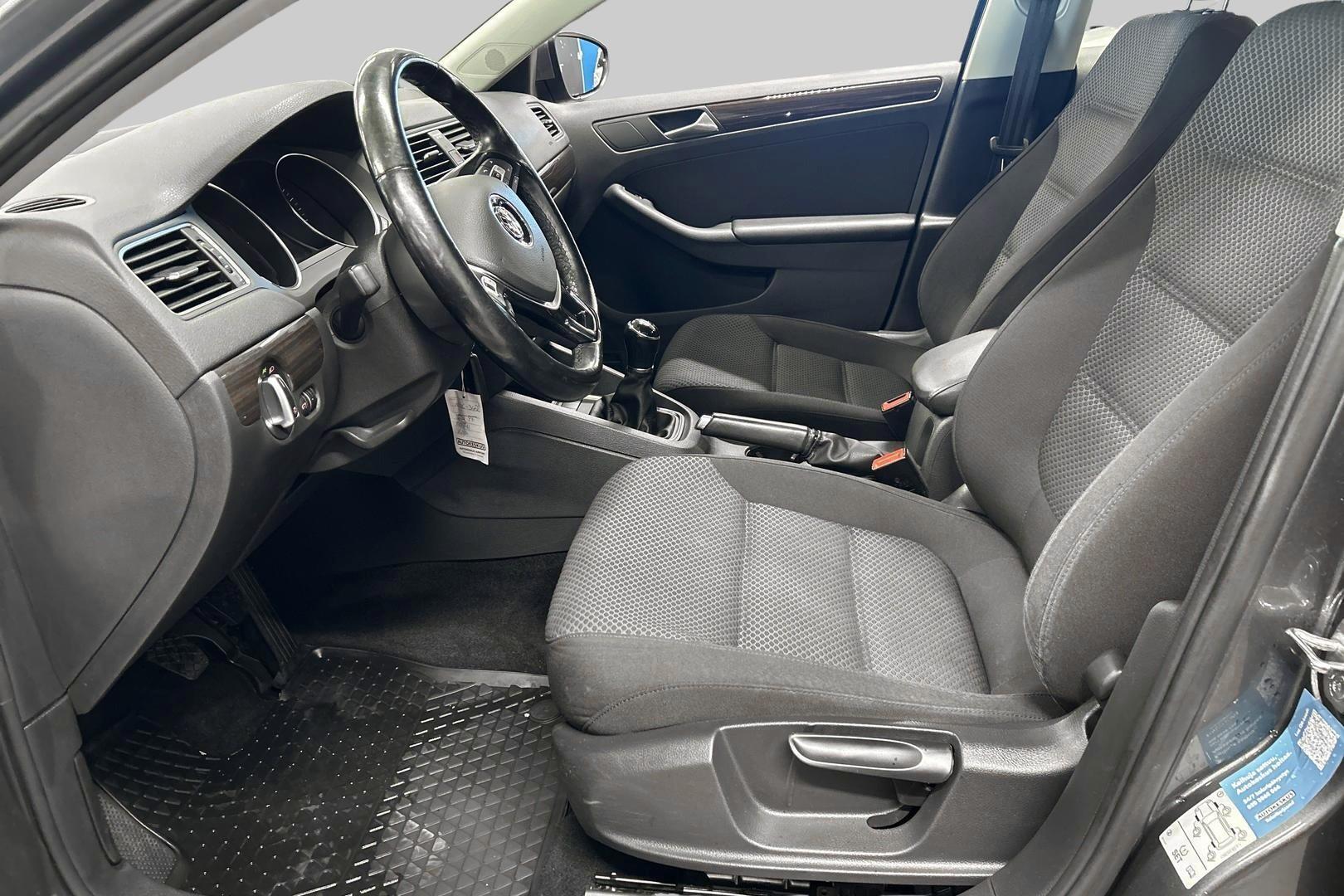 VOLKSWAGEN Jetta 9