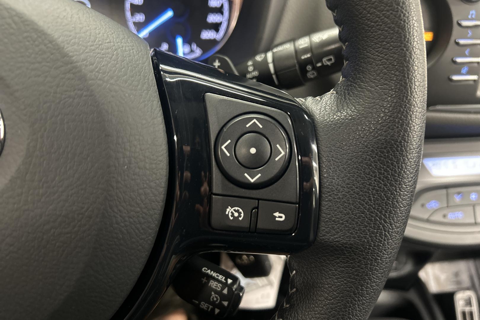 TOYOTA Yaris 2018
