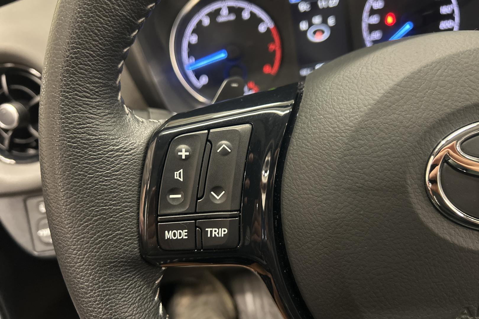 TOYOTA Yaris 2018