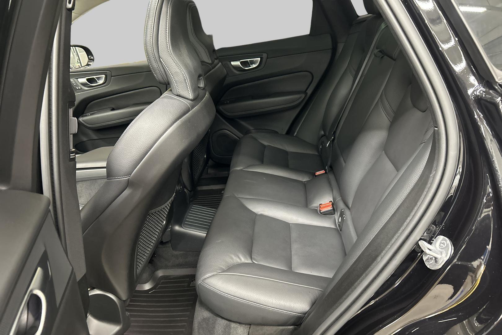 VOLVO XC60 2024