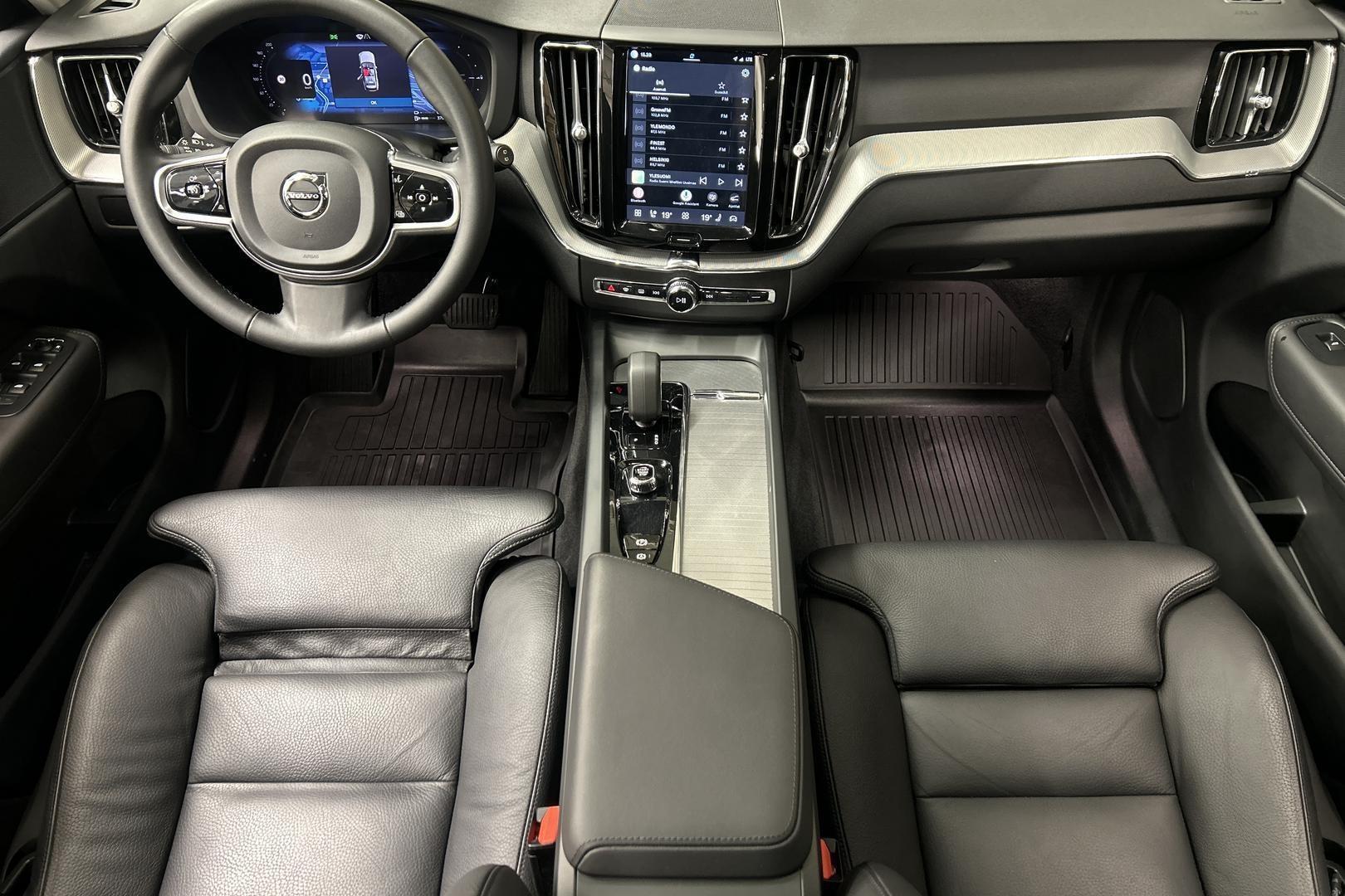 VOLVO XC60 2024