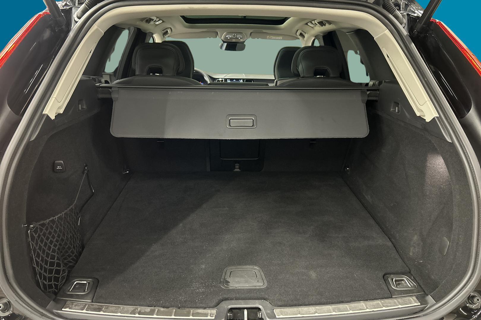 VOLVO XC60 2024
