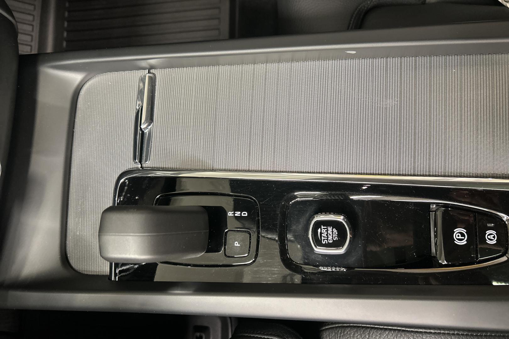 VOLVO XC60 2024