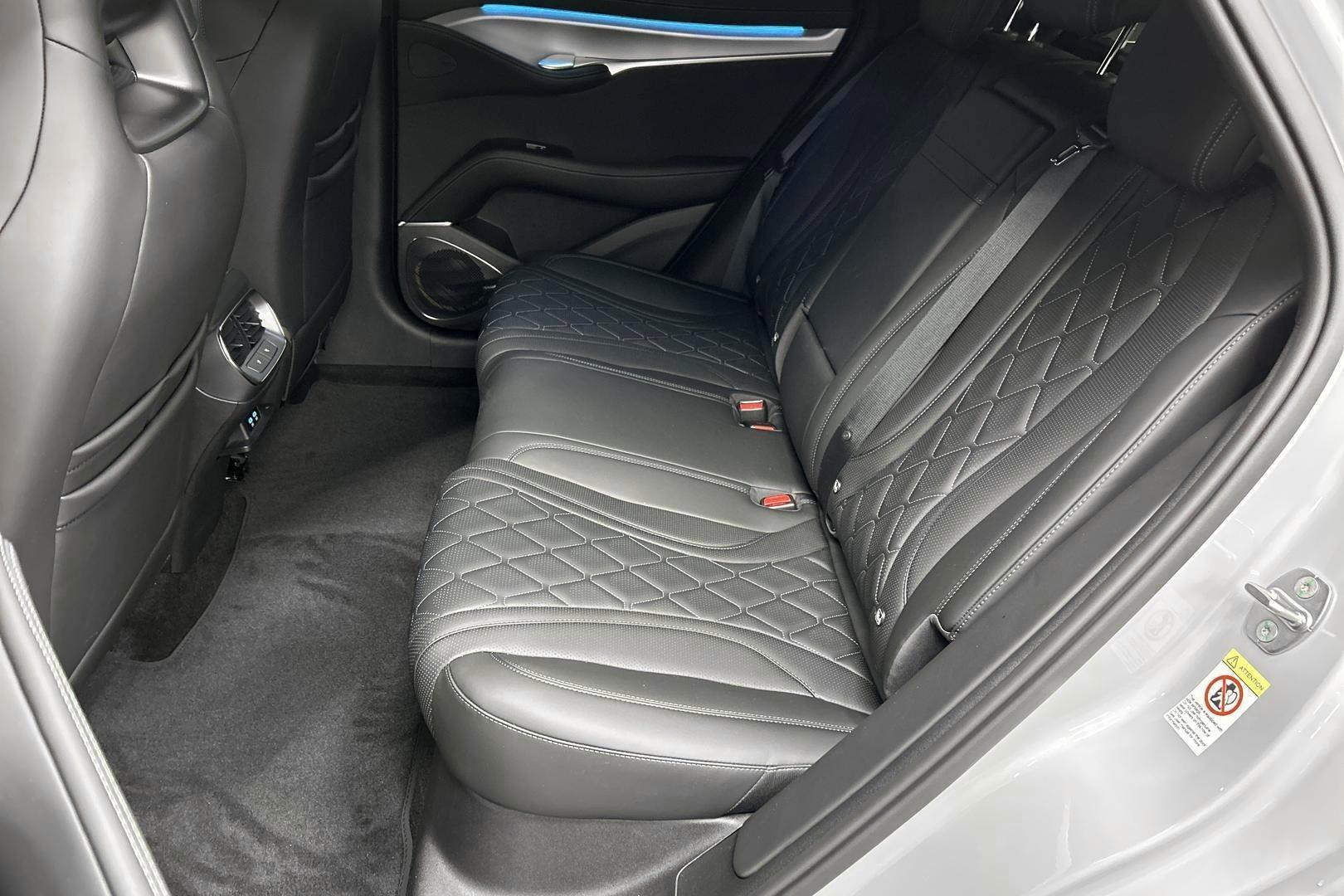 BYD Sealion 7 10