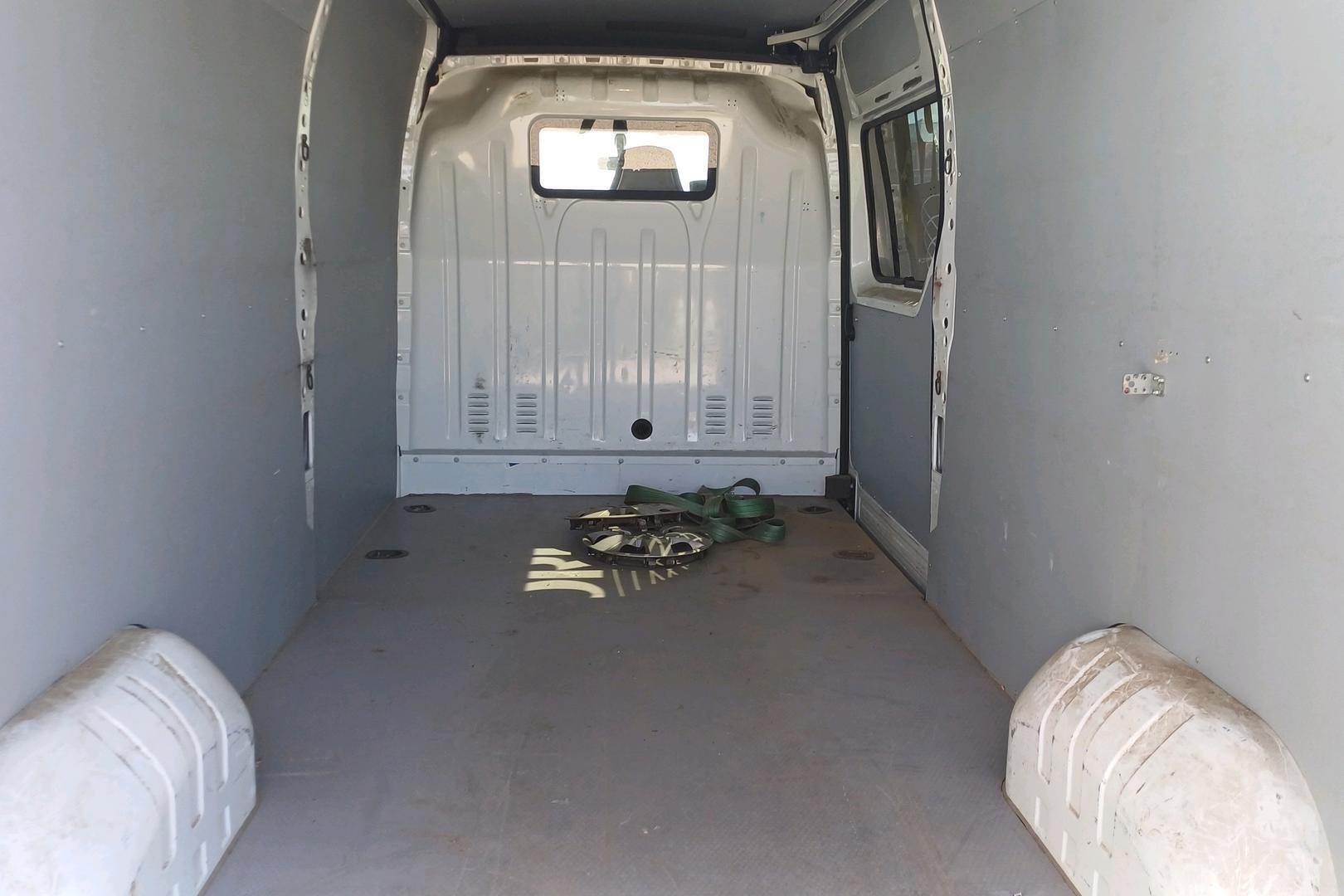 NISSAN NV400 2013
