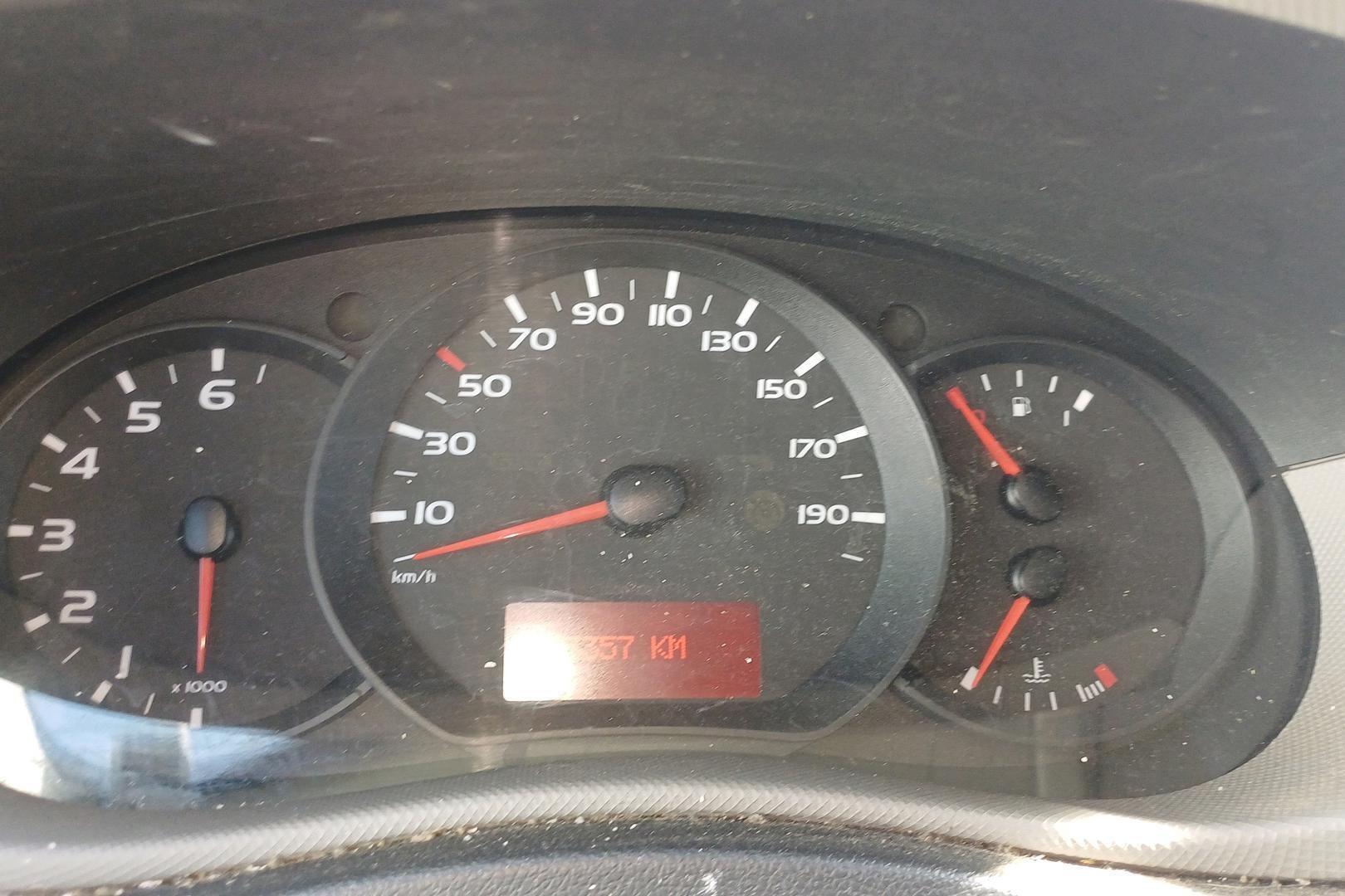NISSAN NV400 2013