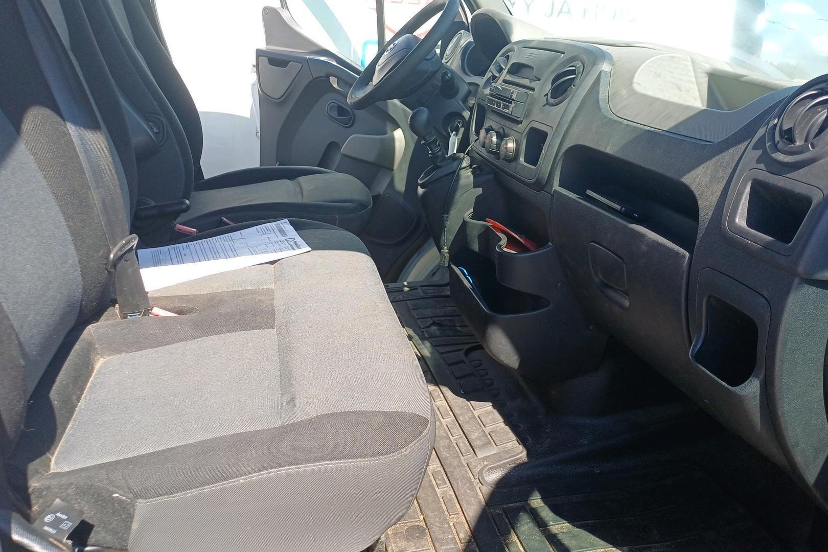 NISSAN NV400 2013
