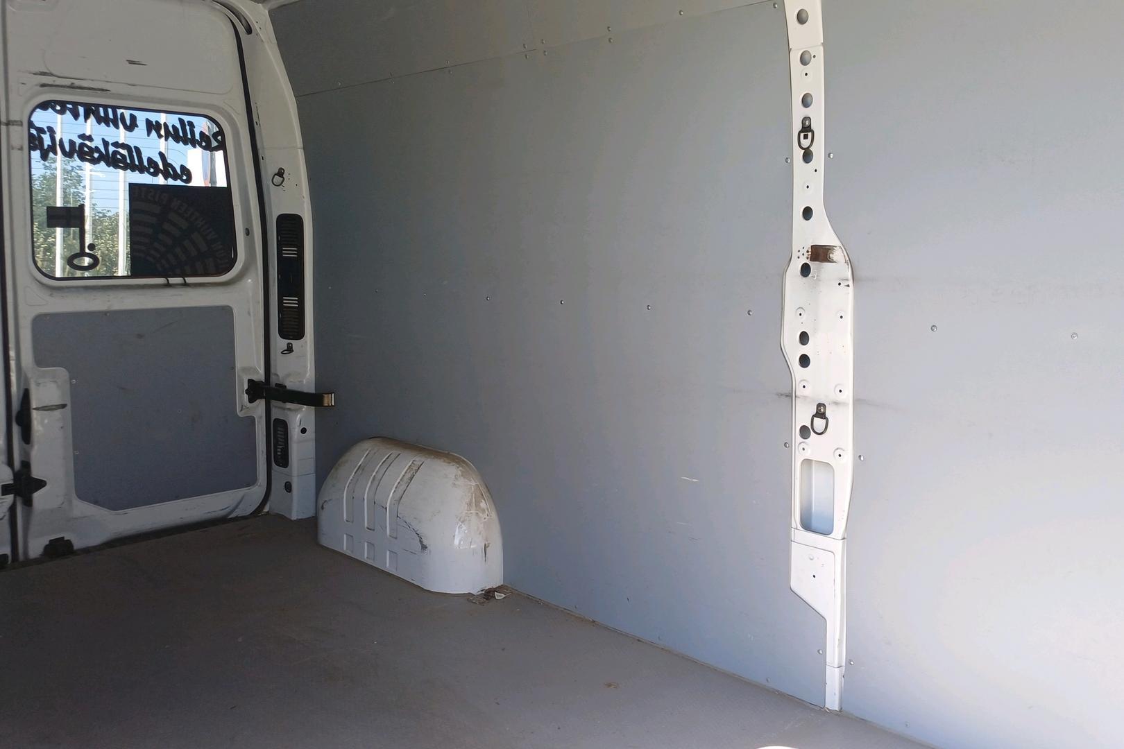 NISSAN NV400 2013