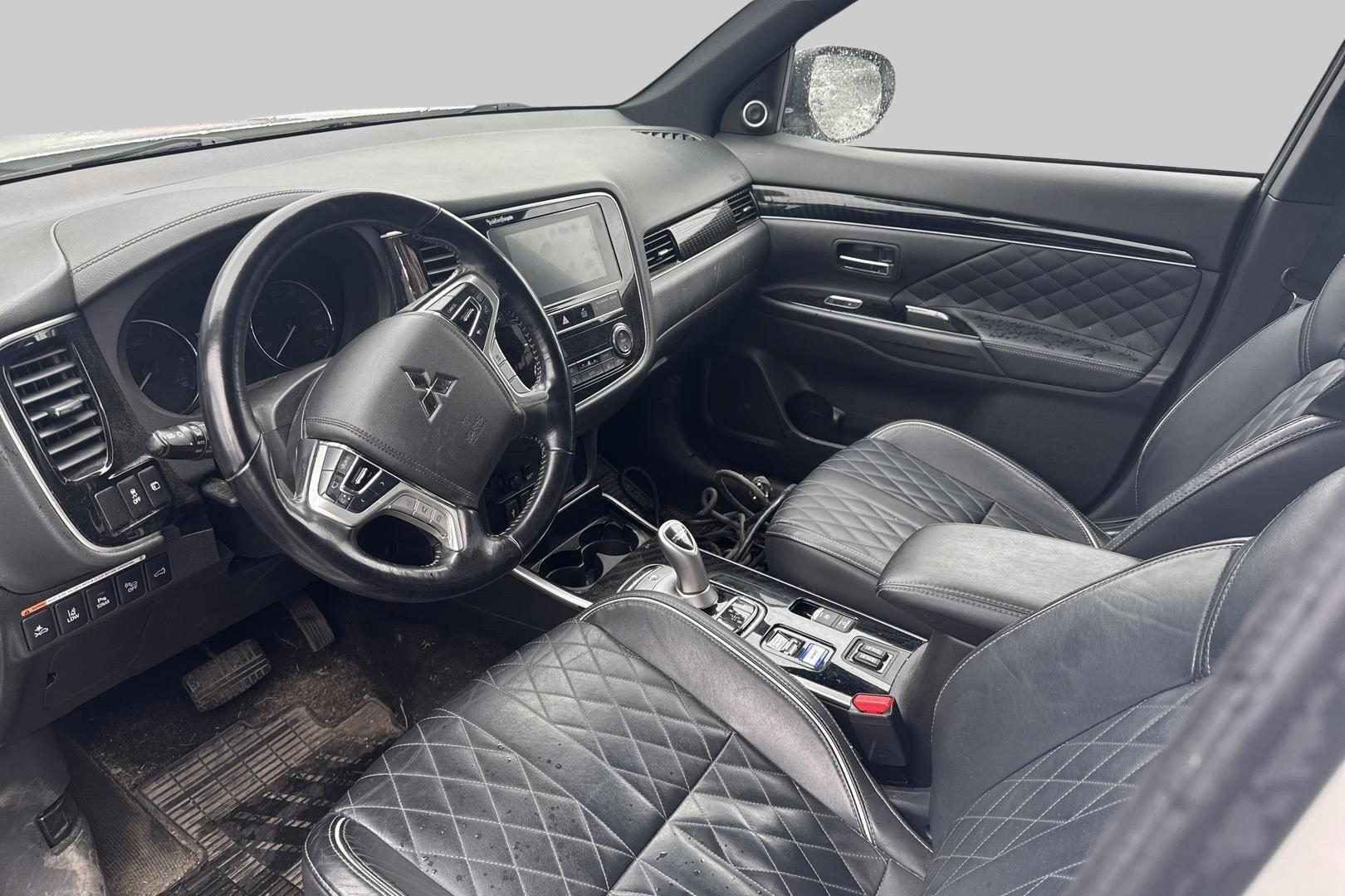 MITSUBISHI Outlander PHEV 2018