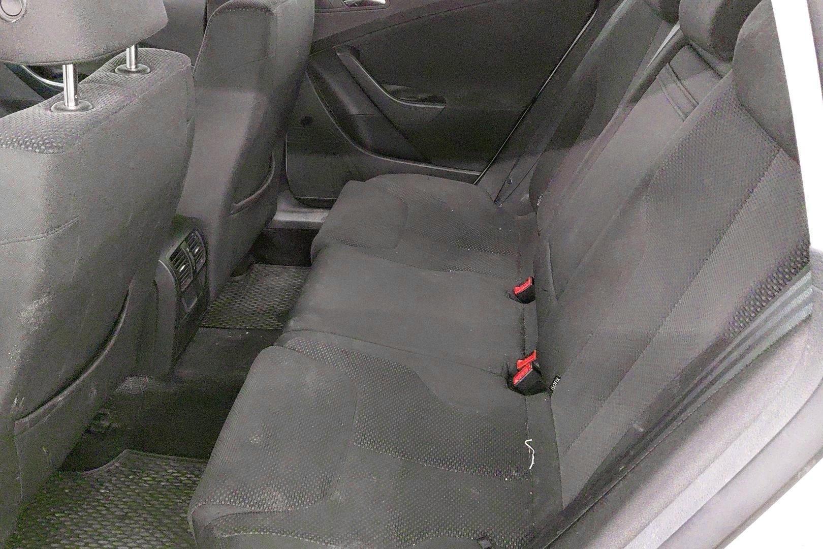 VOLKSWAGEN Passat 2010