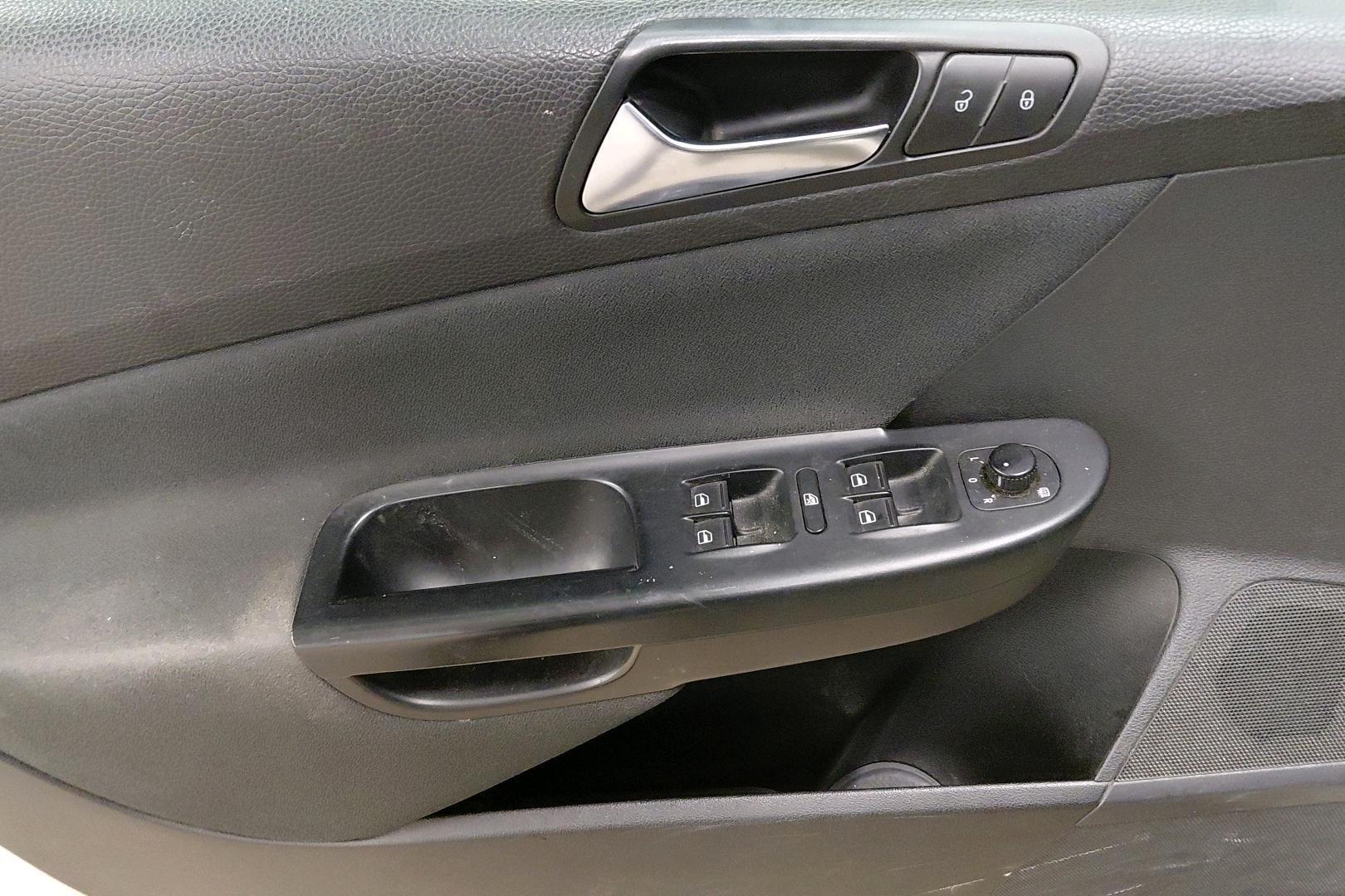 VOLKSWAGEN Passat 2010