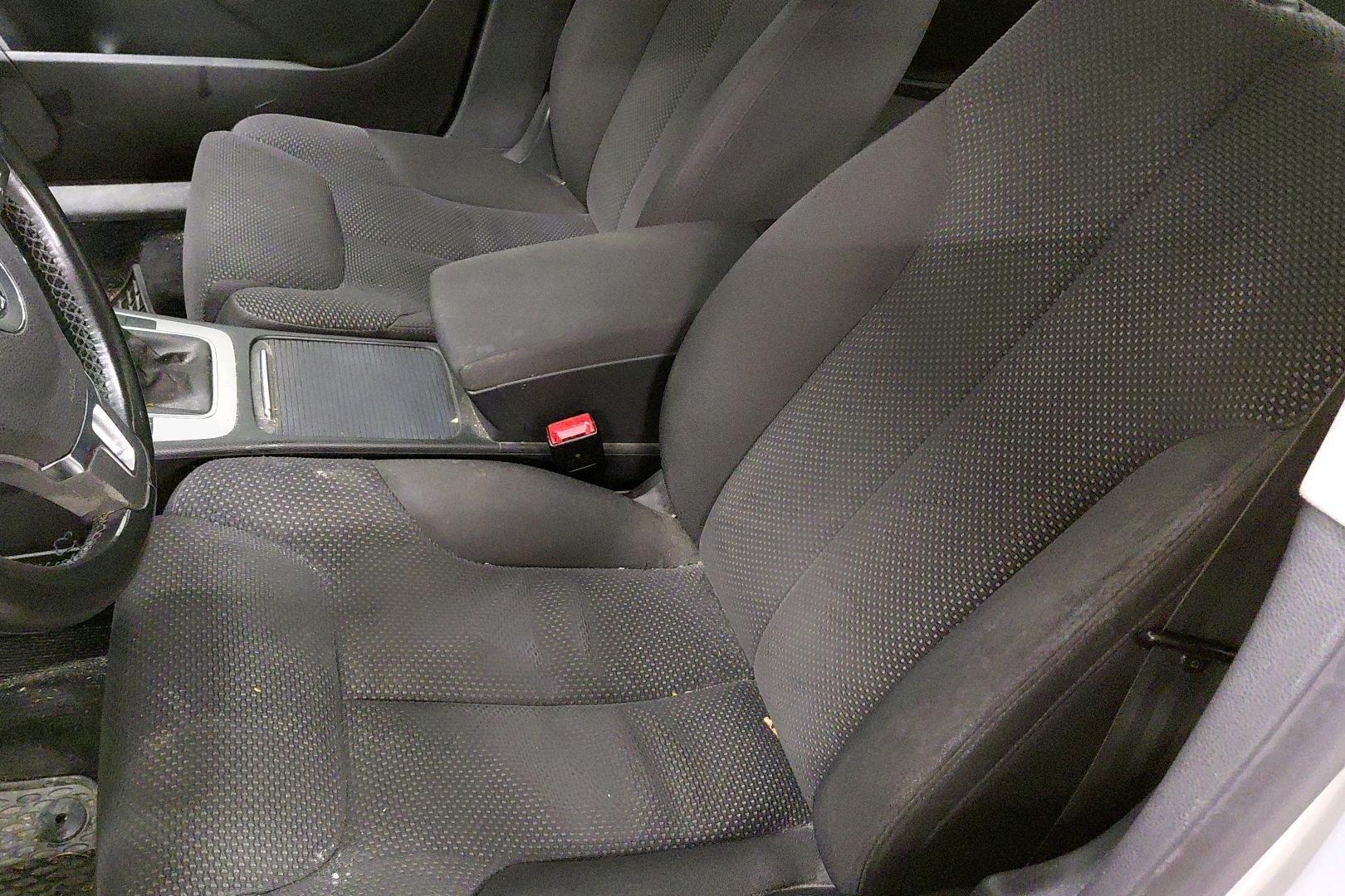 VOLKSWAGEN Passat 2010