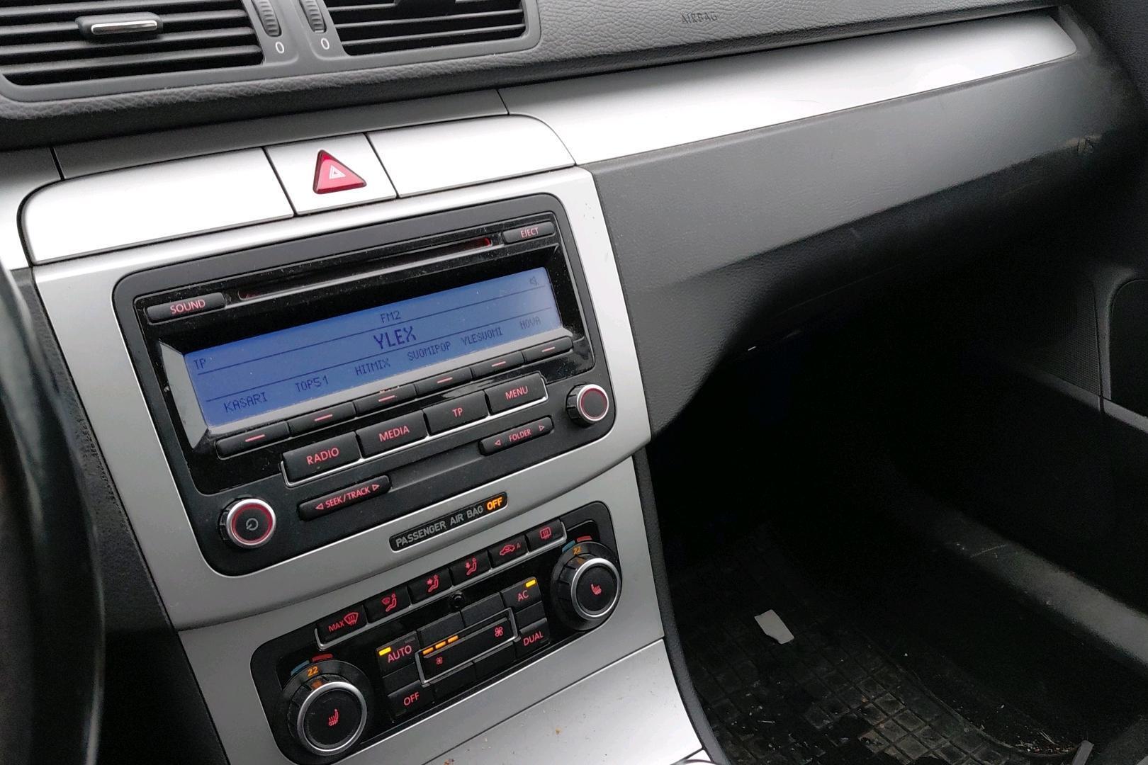 VOLKSWAGEN Passat 2010