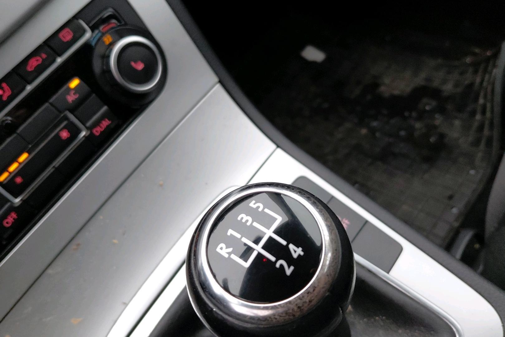 VOLKSWAGEN Passat 2010