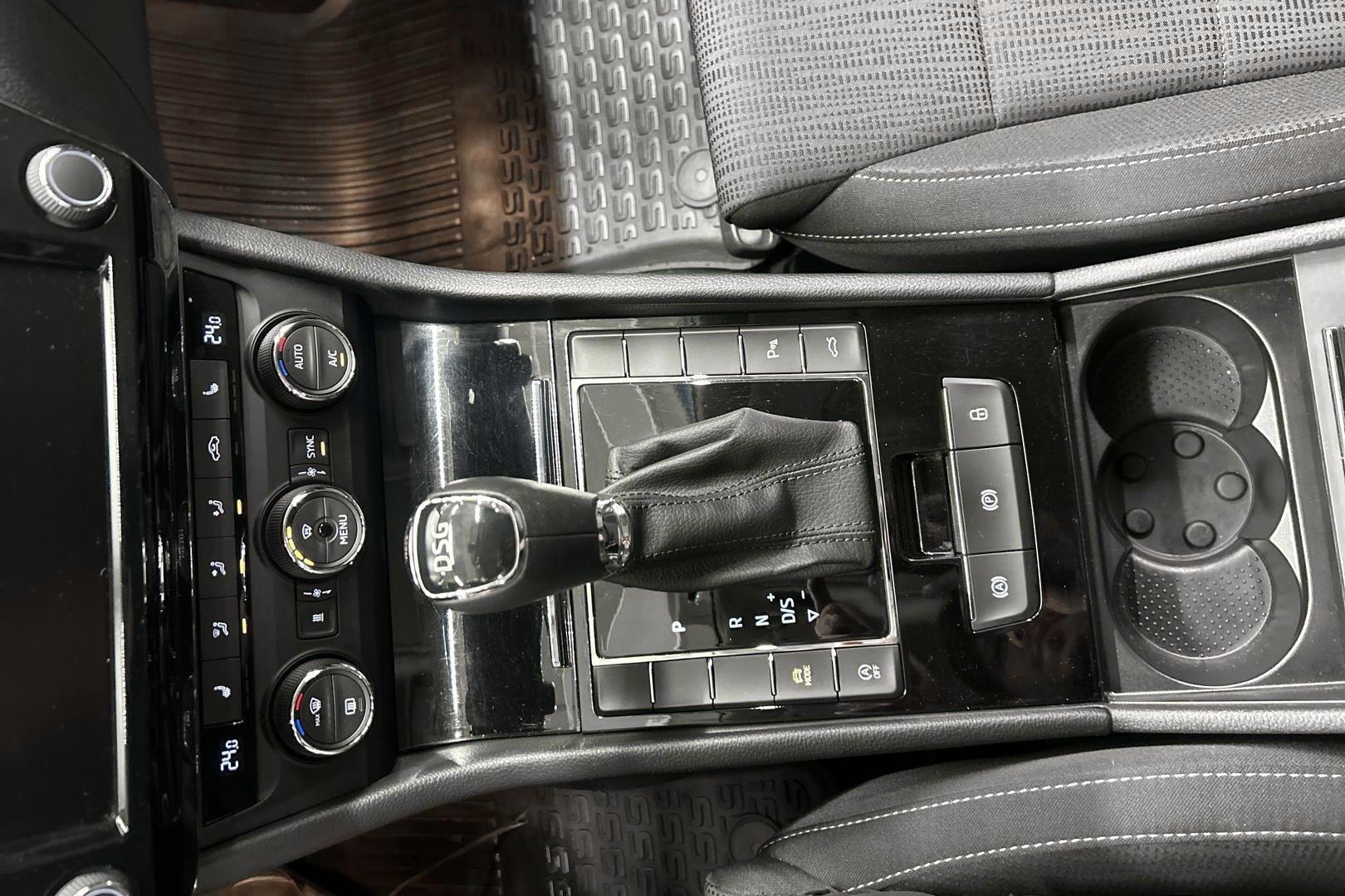 SKODA Superb 2016
