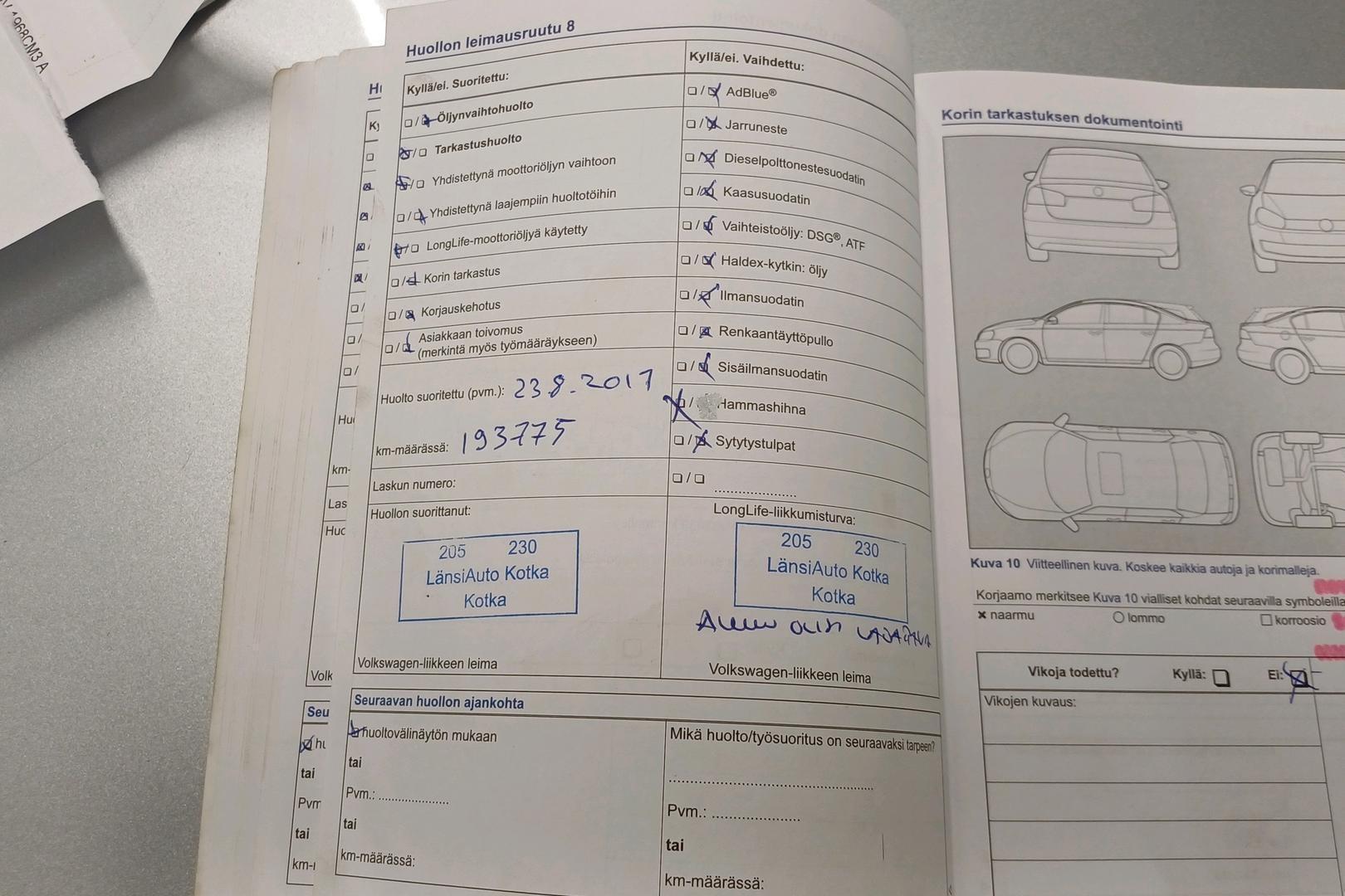 VOLKSWAGEN Touran 2013