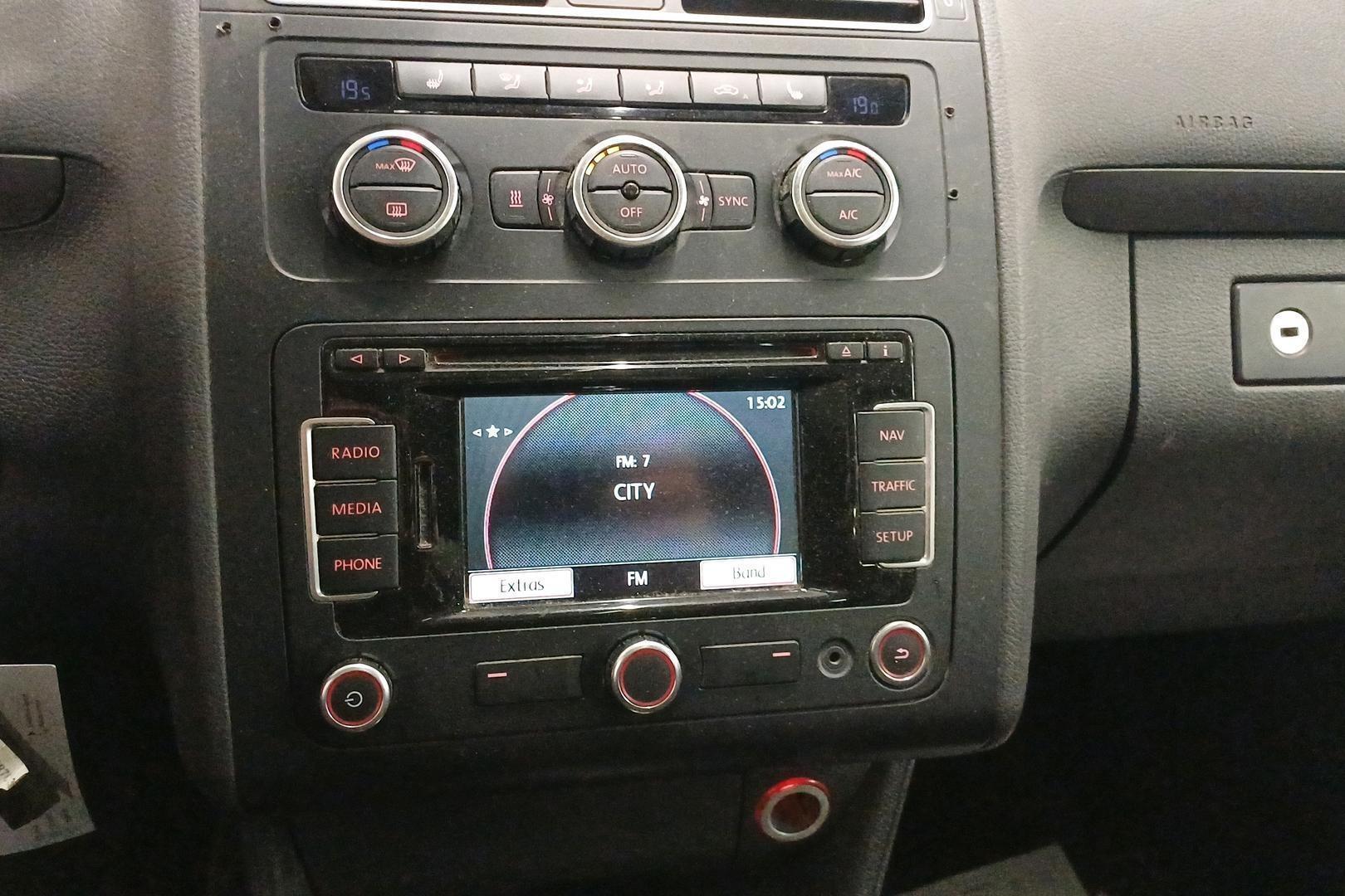 VOLKSWAGEN Touran 2013
