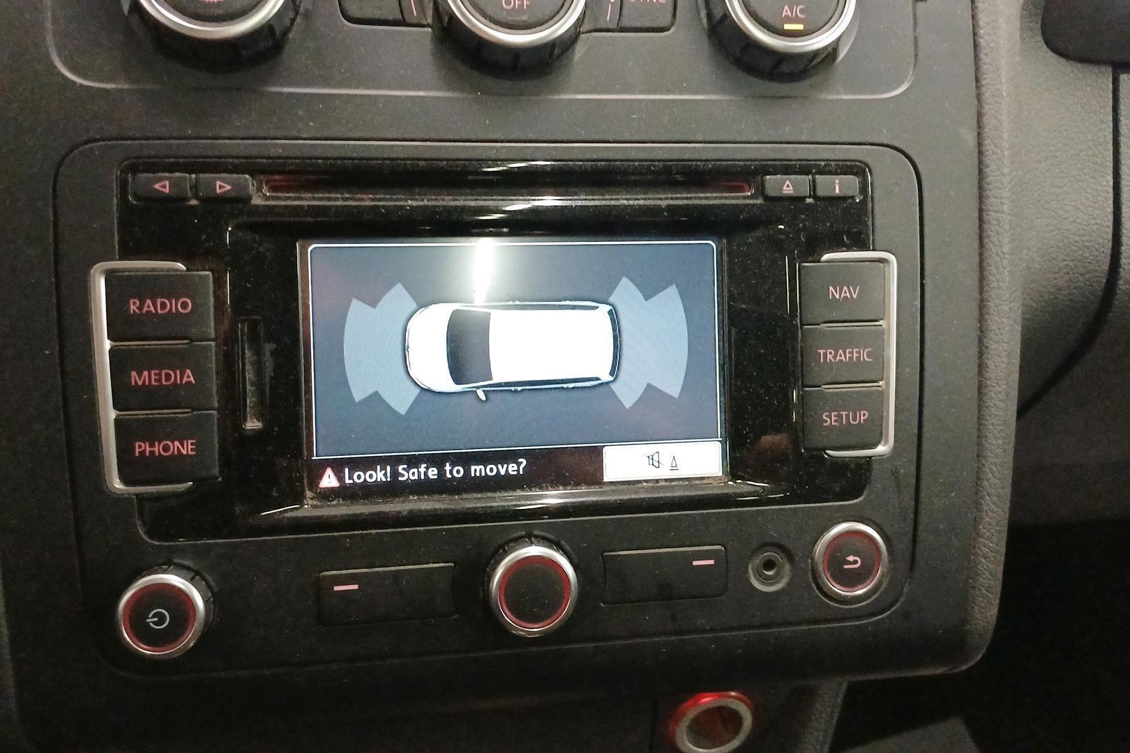 VOLKSWAGEN Touran 2013