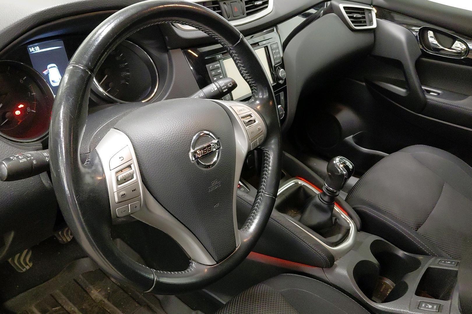 NISSAN Qashqai 2015