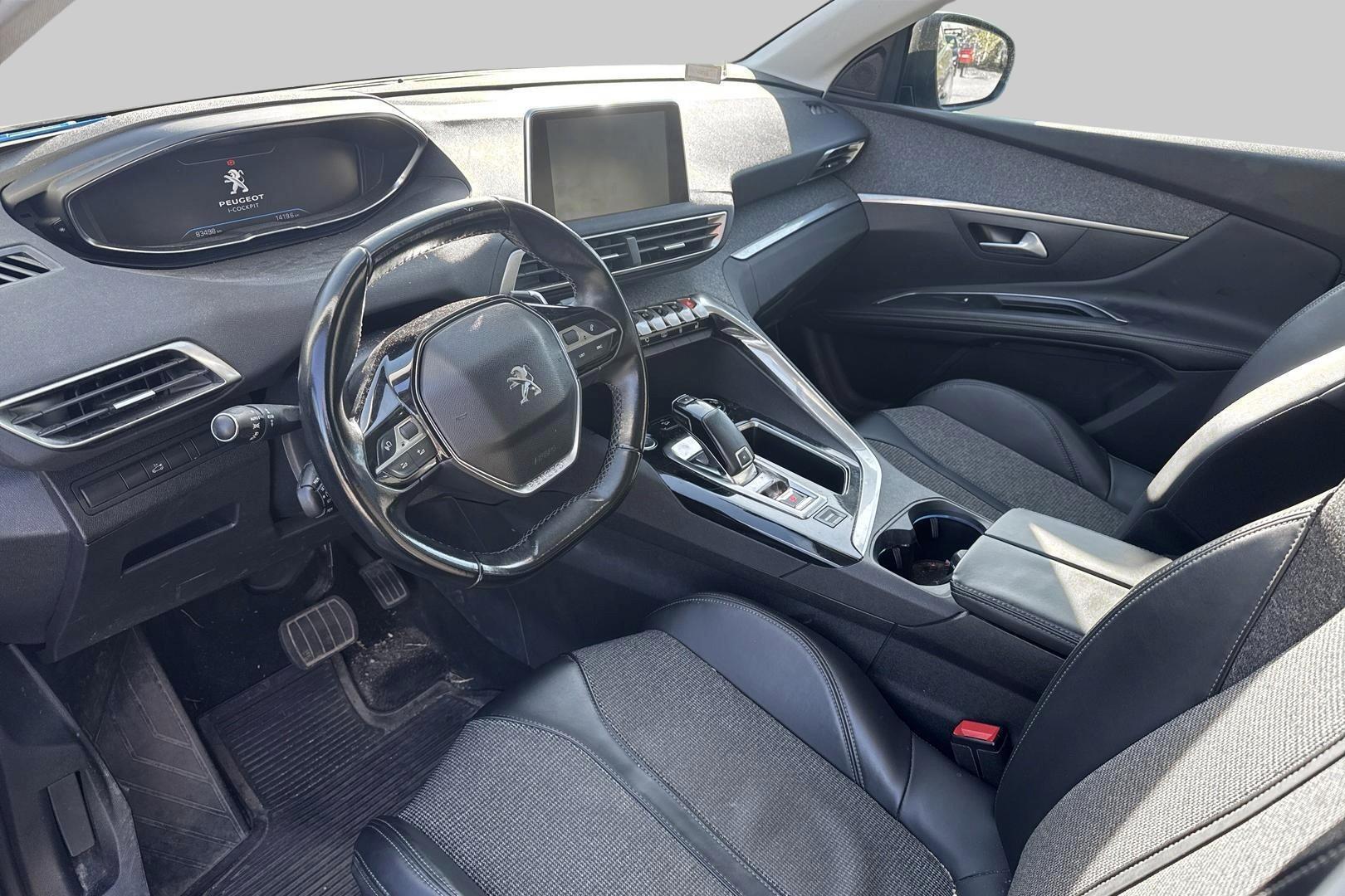 PEUGEOT 5008 2018