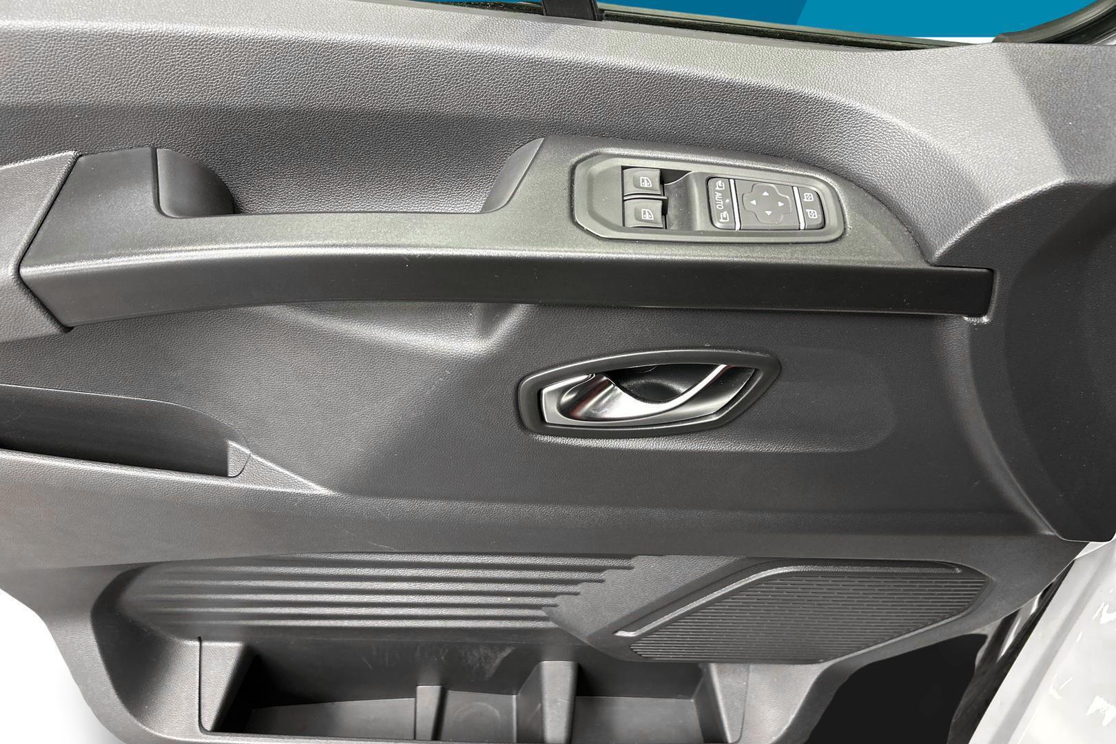 NISSAN Primastar 2024