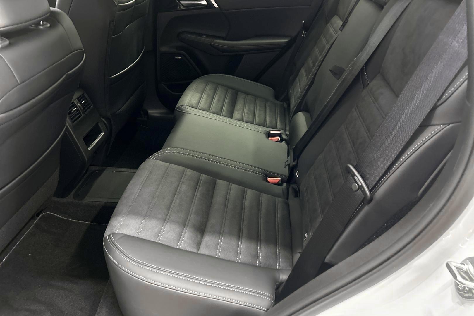 MITSUBISHI Outlander 2025