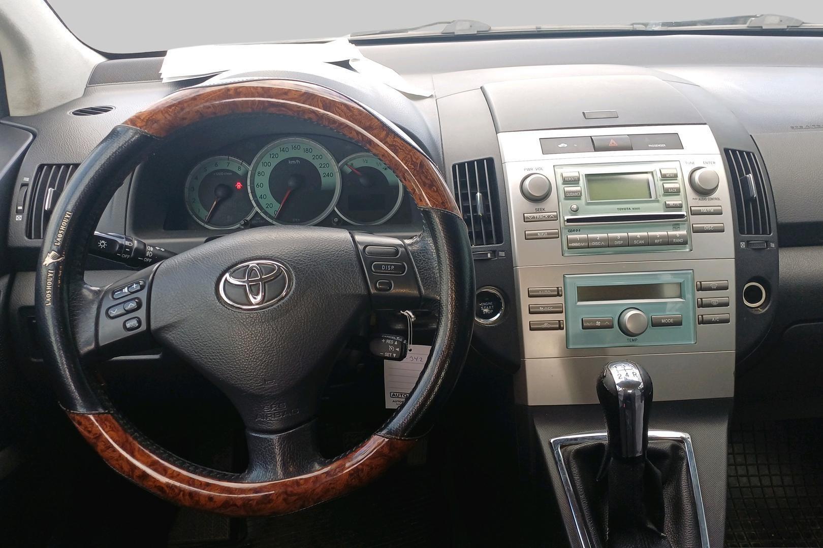TOYOTA Corolla Verso 2005