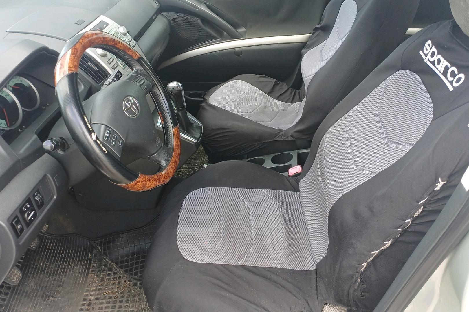 TOYOTA Corolla Verso 2005