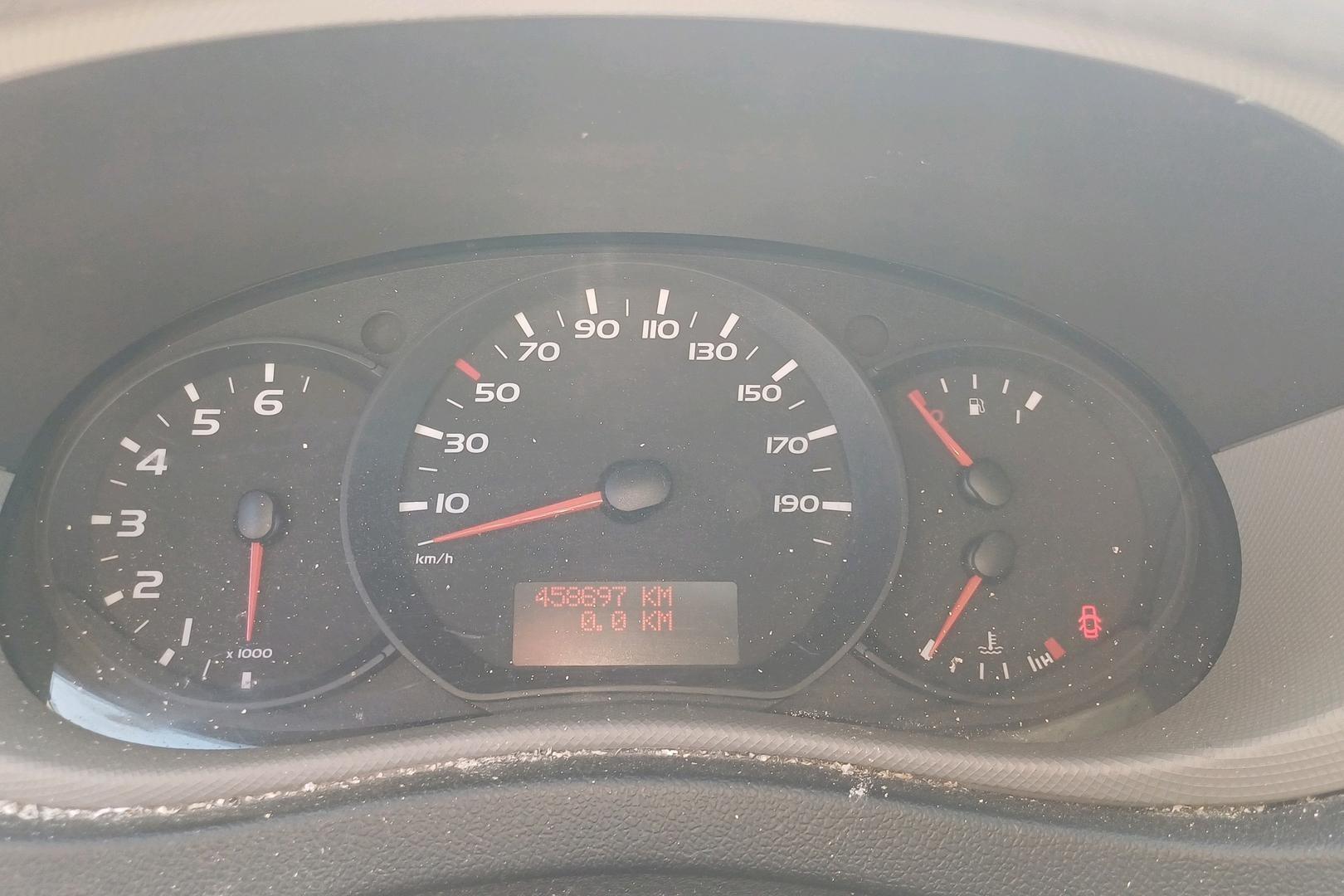 NISSAN NV400 2013