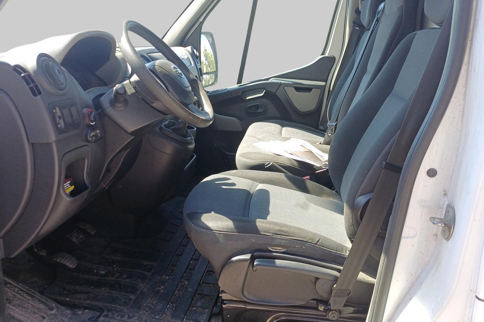 NISSAN NV400 2013