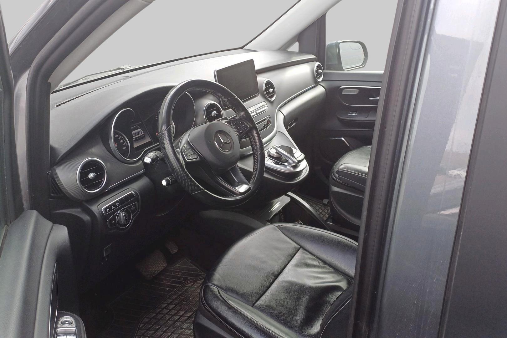 MERCEDES-BENZ V 2016
