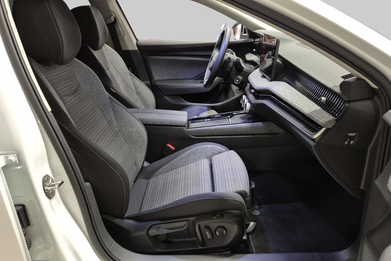 SKODA SUPERB 2025