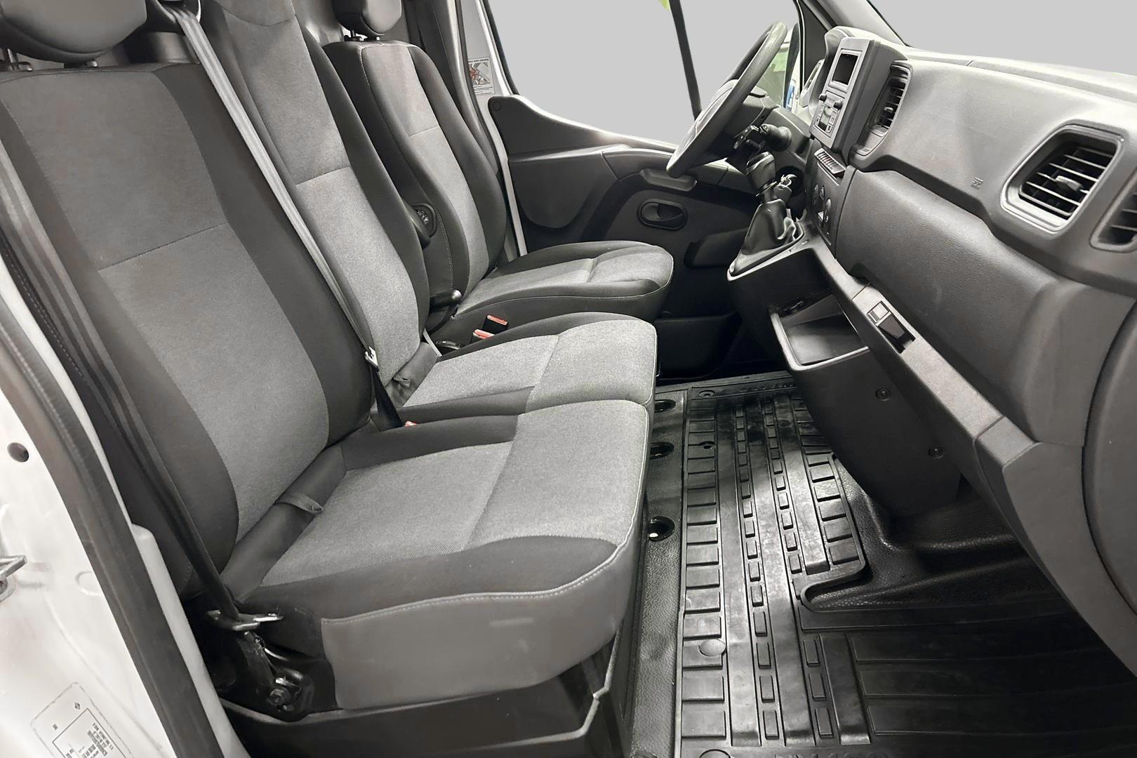NISSAN NV400 2020