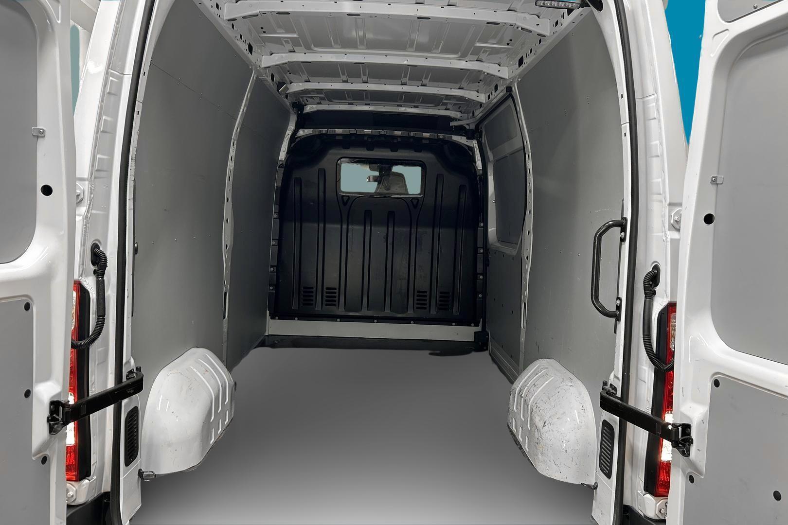 NISSAN NV400 2020
