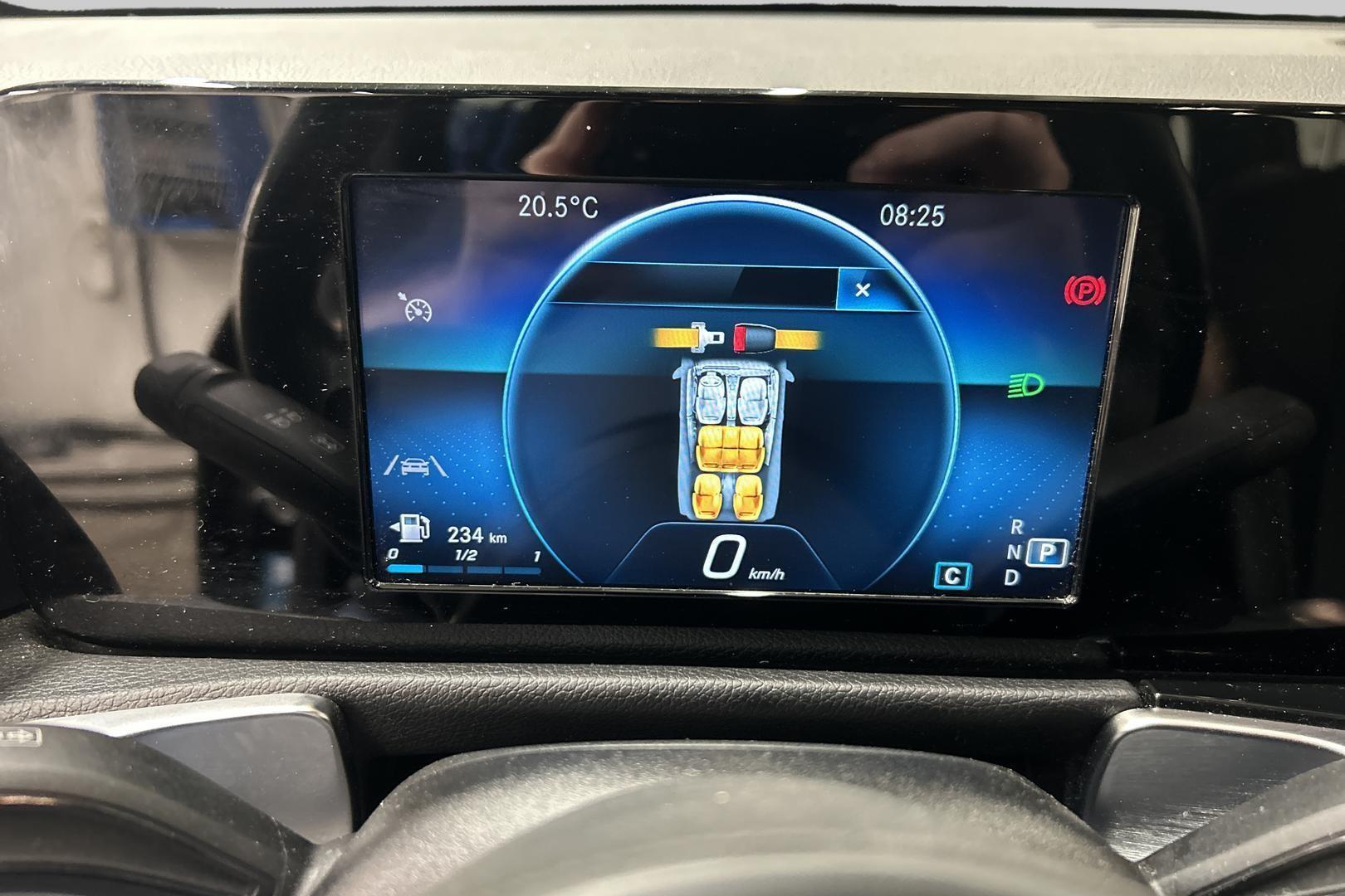 MERCEDES-BENZ GLB 2021