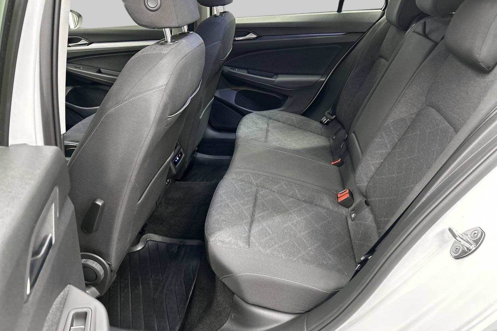 VOLKSWAGEN GOLF 2023